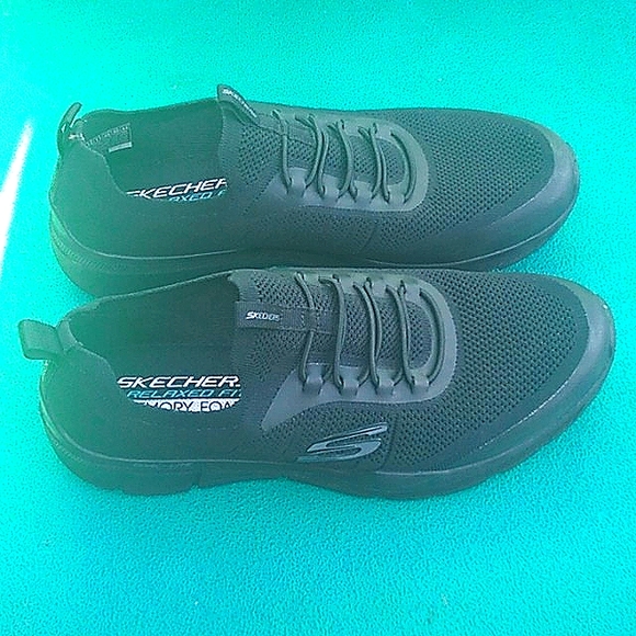 Skechers Relaxed Fit Memory Foam Men  Slip on - Picture 1 of 6